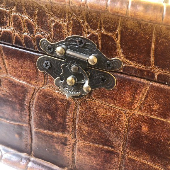 Vintage Hinged Wood Box Leather Overlay Felt Interior Metal Handle Trinket Jewel - Picture 11 of 14